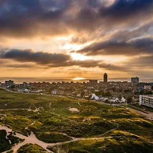 Sea Star With Private Parking! Ferienhaus Zandvoort